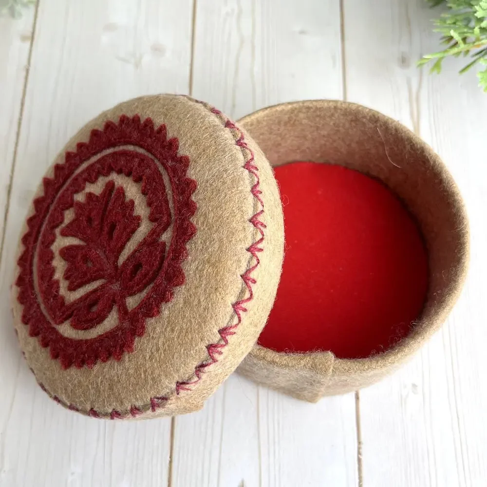 Folk Art Wool Felt Lidded Trinket Gift Box Maple Leaf Tree Design Tan Deep Red